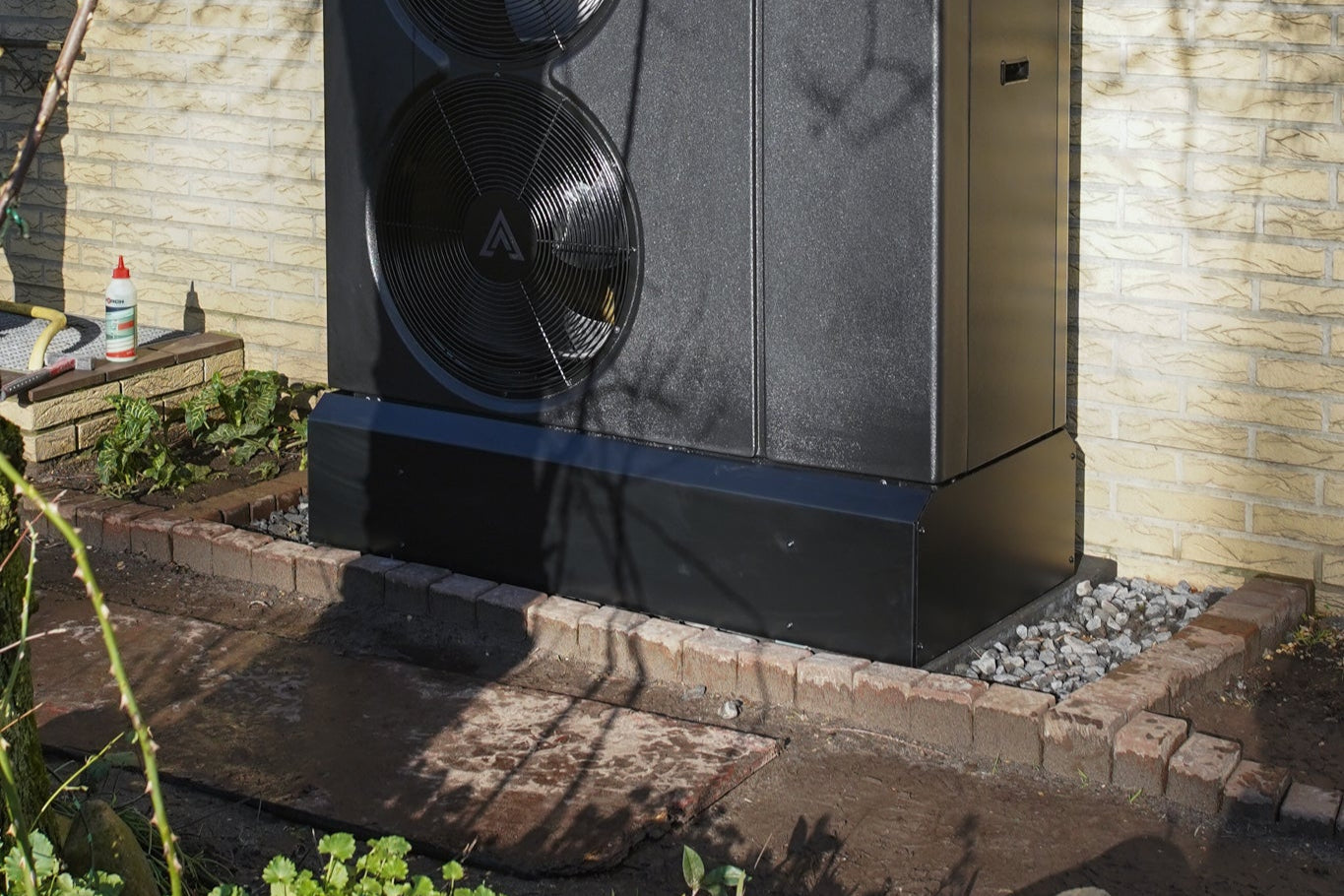 Sockelblende für Wärmepumpe